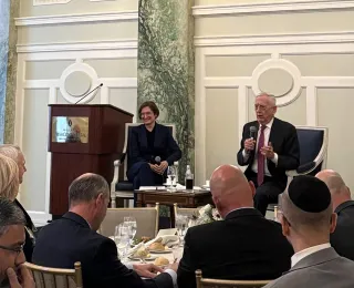 Abercrombie hosts Mattis at a Cohen Group policy event
